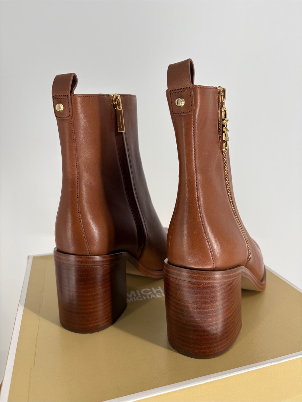 New Michael Kors Regan Mid Bootie Brown Leather Boots with Side Zip size 9 - Picture 3 of 8